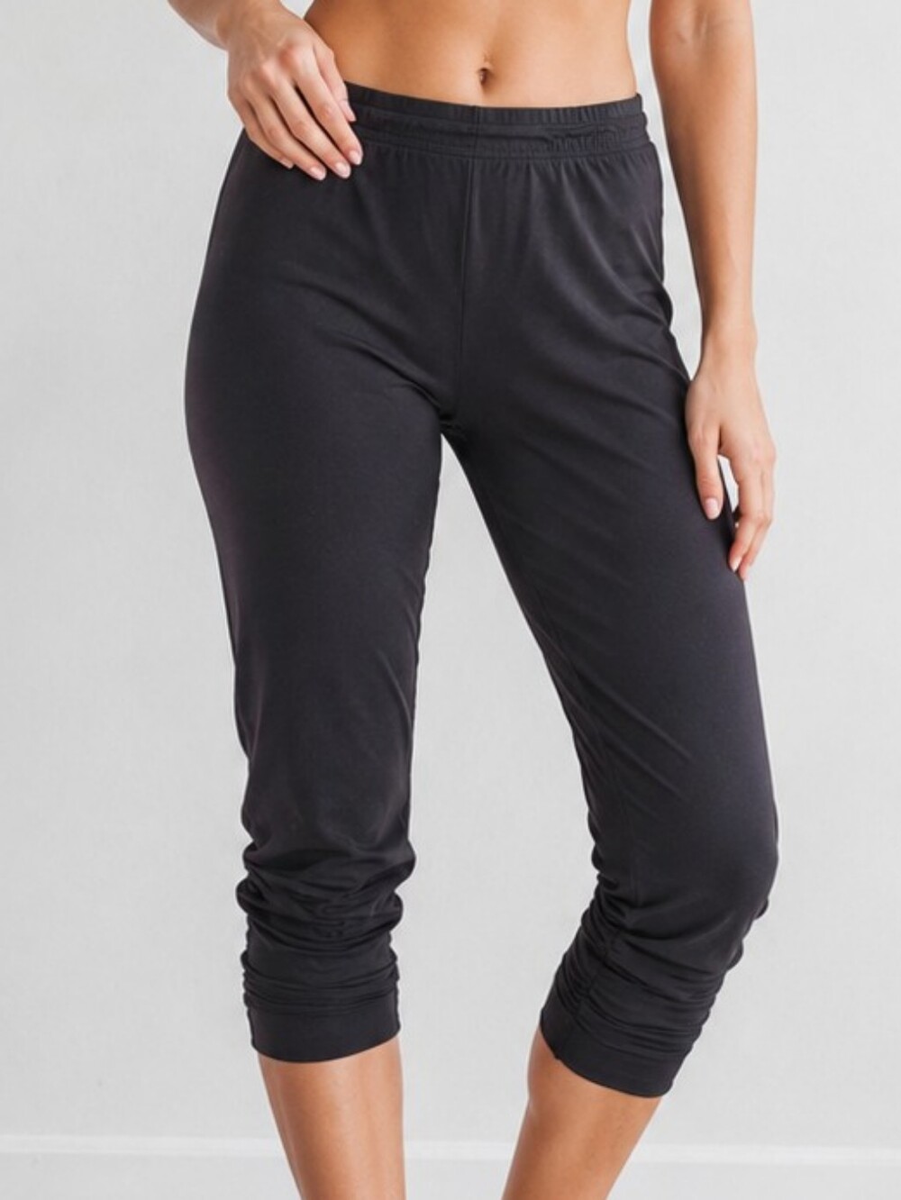 Joseph Ribkoff Black Ruched Cropped Pull-On Pants